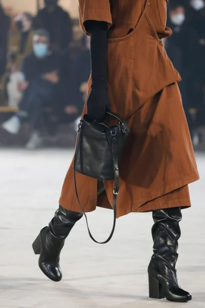 Look 60